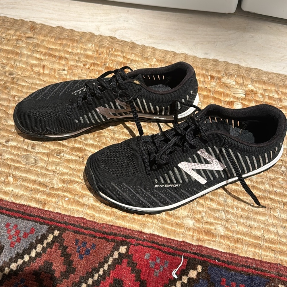 New Balance Minimus low-profile women’s sneaker, size 10, good used condition